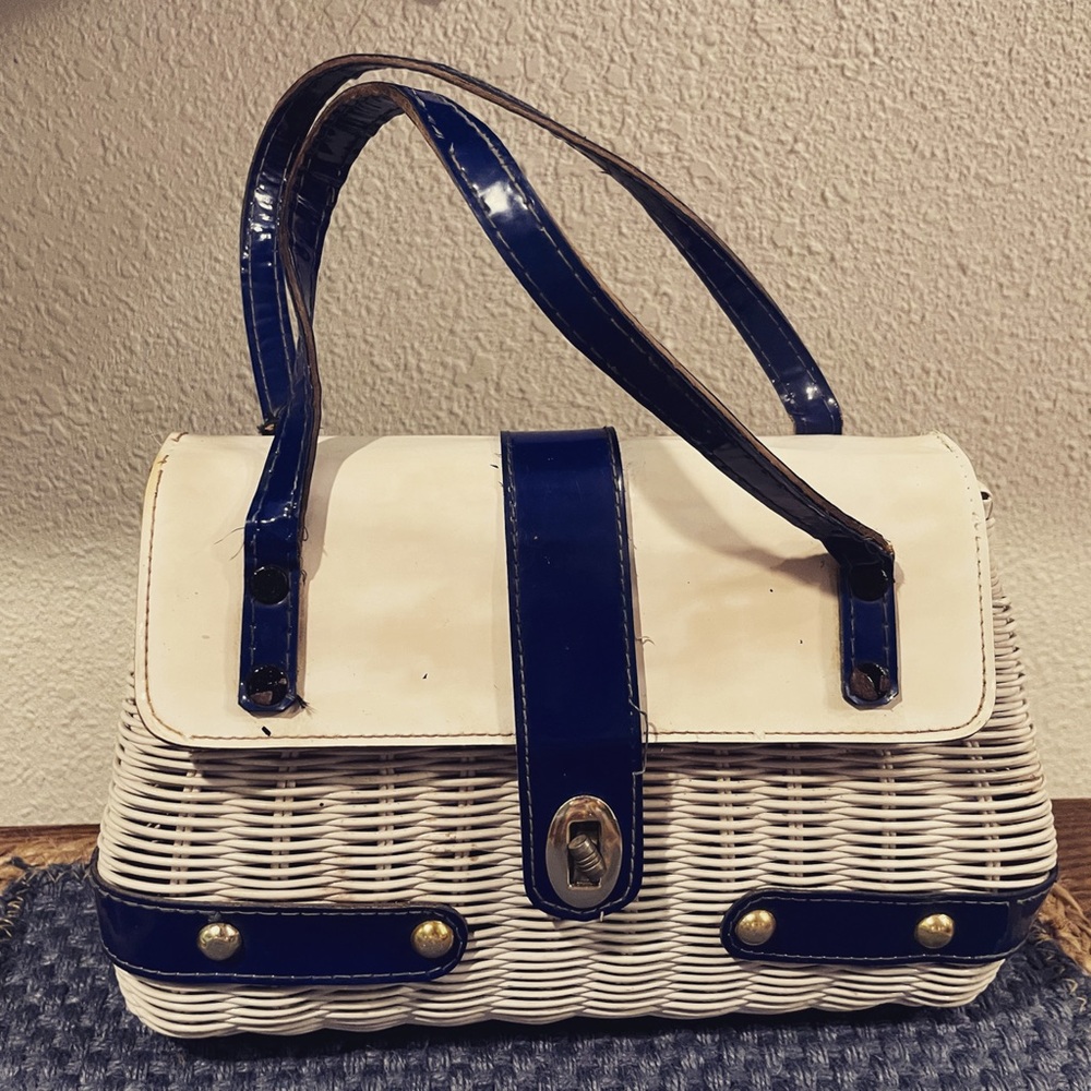 Adorable mid century bag!!!